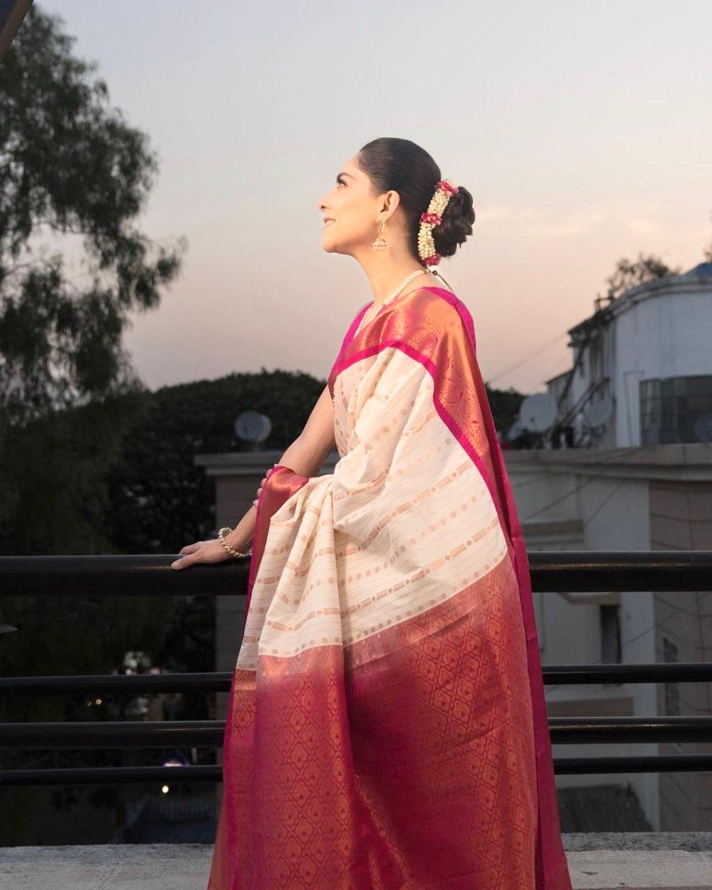 Artistic Beige Soft Silk Saree With Radiant Blouse Piece