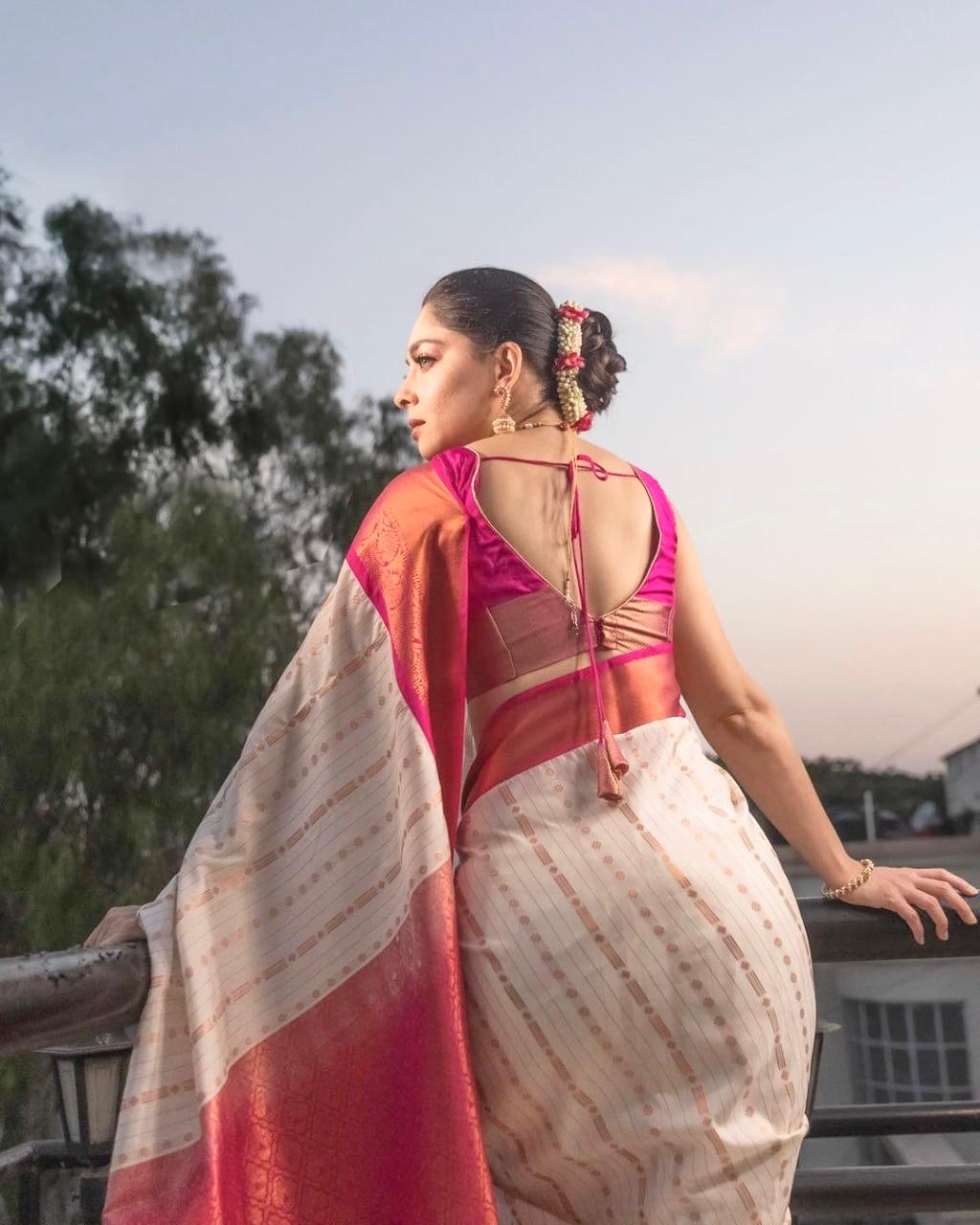 Artistic Beige Soft Silk Saree With Radiant Blouse Piece