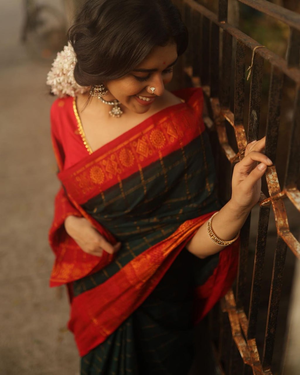 Alluring Dark Green Soft Silk Saree With Pleasant Blouse Piece