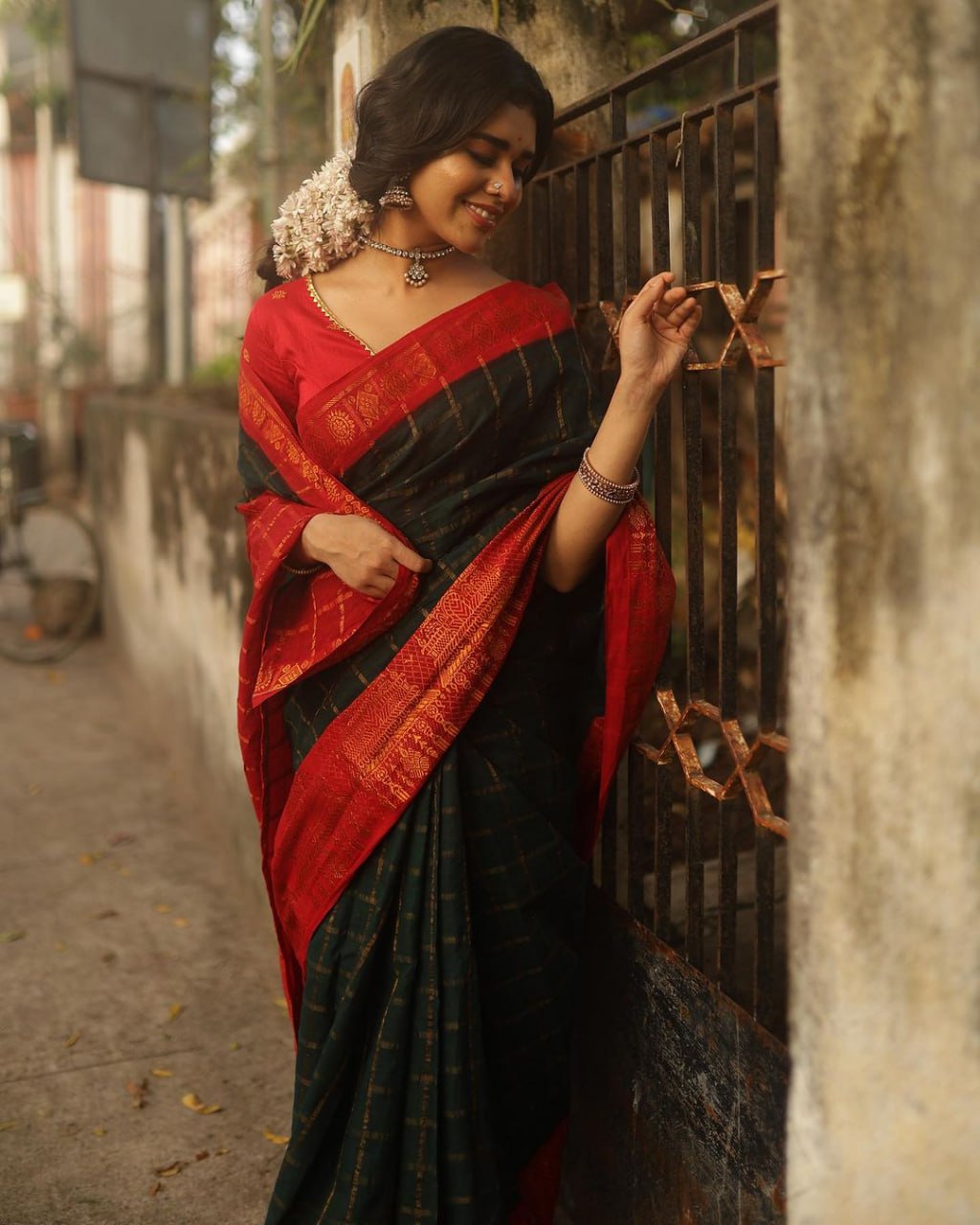 Alluring Dark Green Soft Silk Saree With Pleasant Blouse Piece