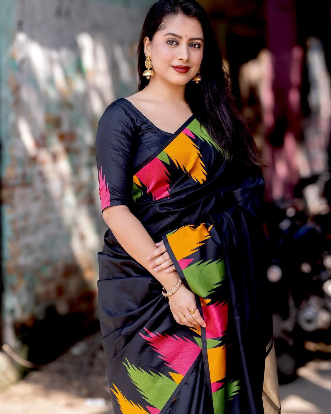 Scrumptious Black Soft Silk Saree With Pulsating Blouse Piece