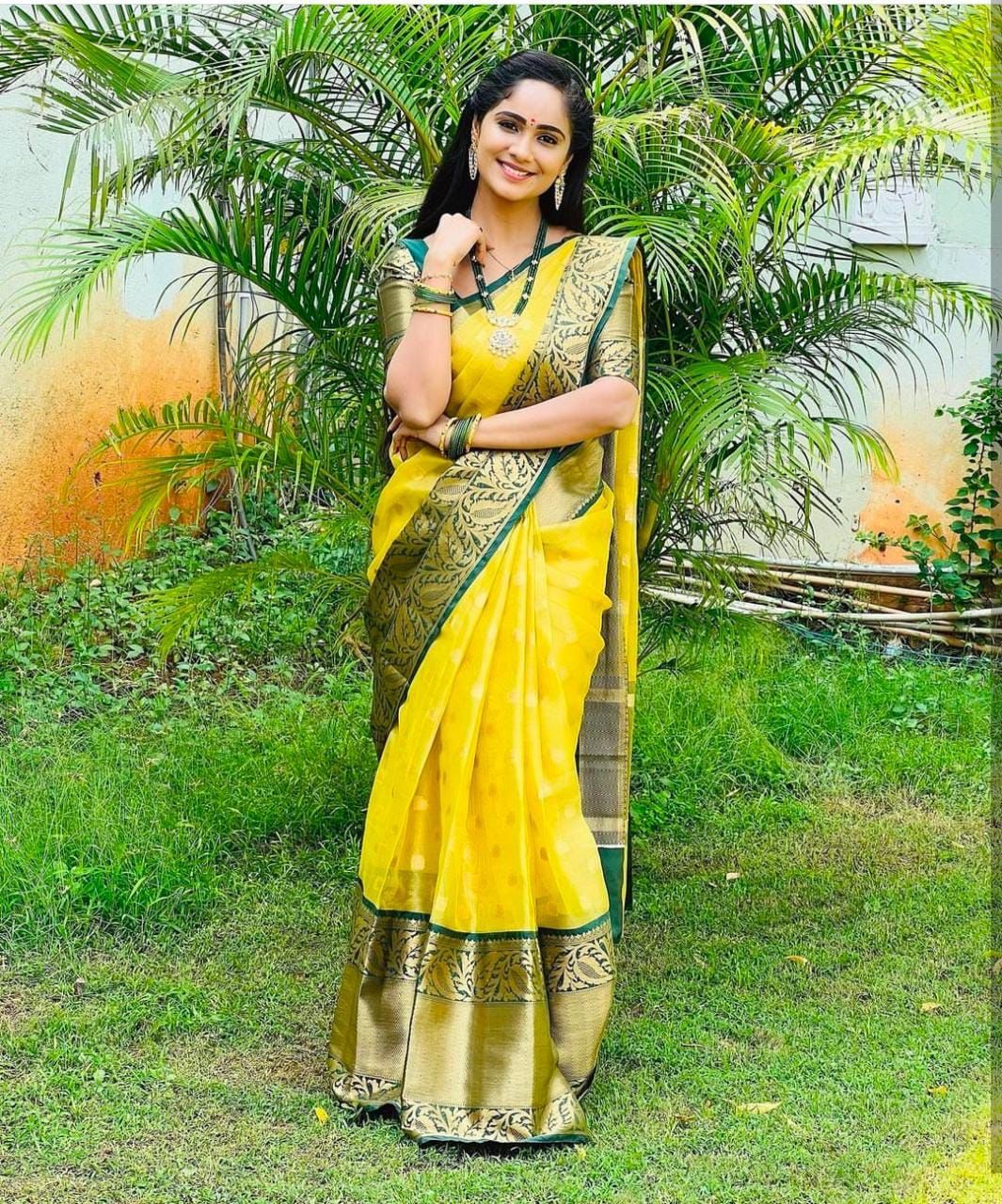 Conflate Yellow Soft Silk Saree With Woebegone Blouse Piece