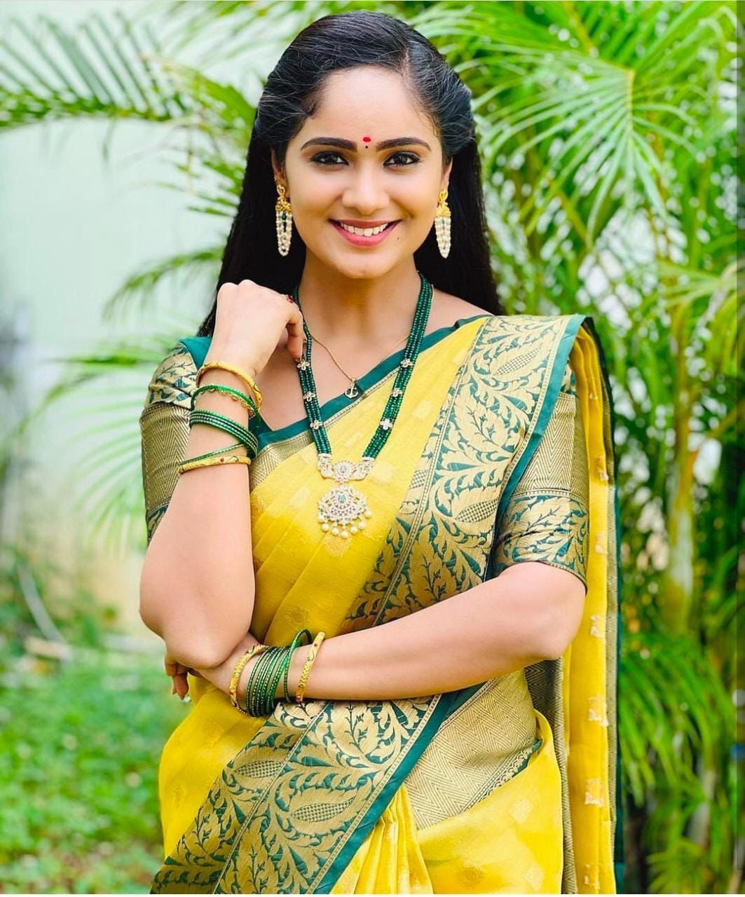 Conflate Yellow Soft Silk Saree With Woebegone Blouse Piece