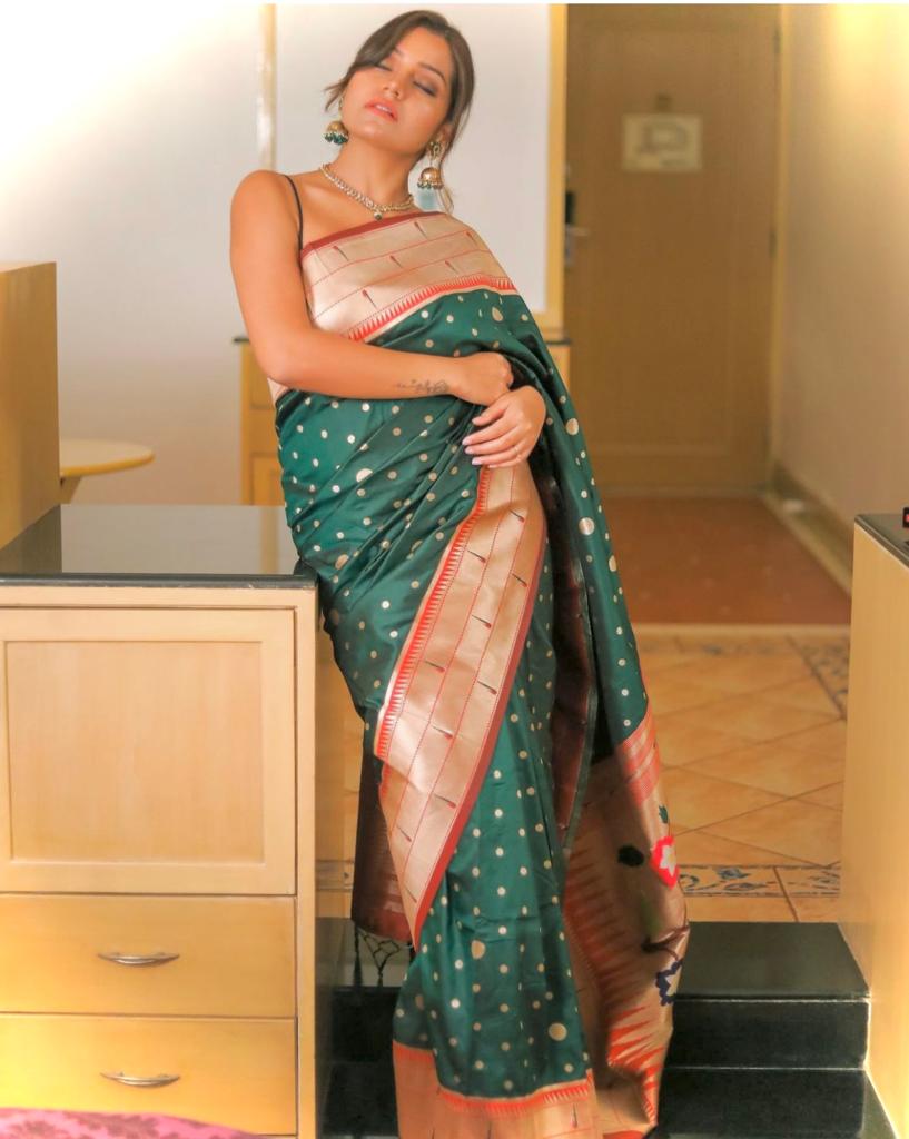 Ephemeral Dark Green Paithani Silk Saree With Magnificat Blouse Piece