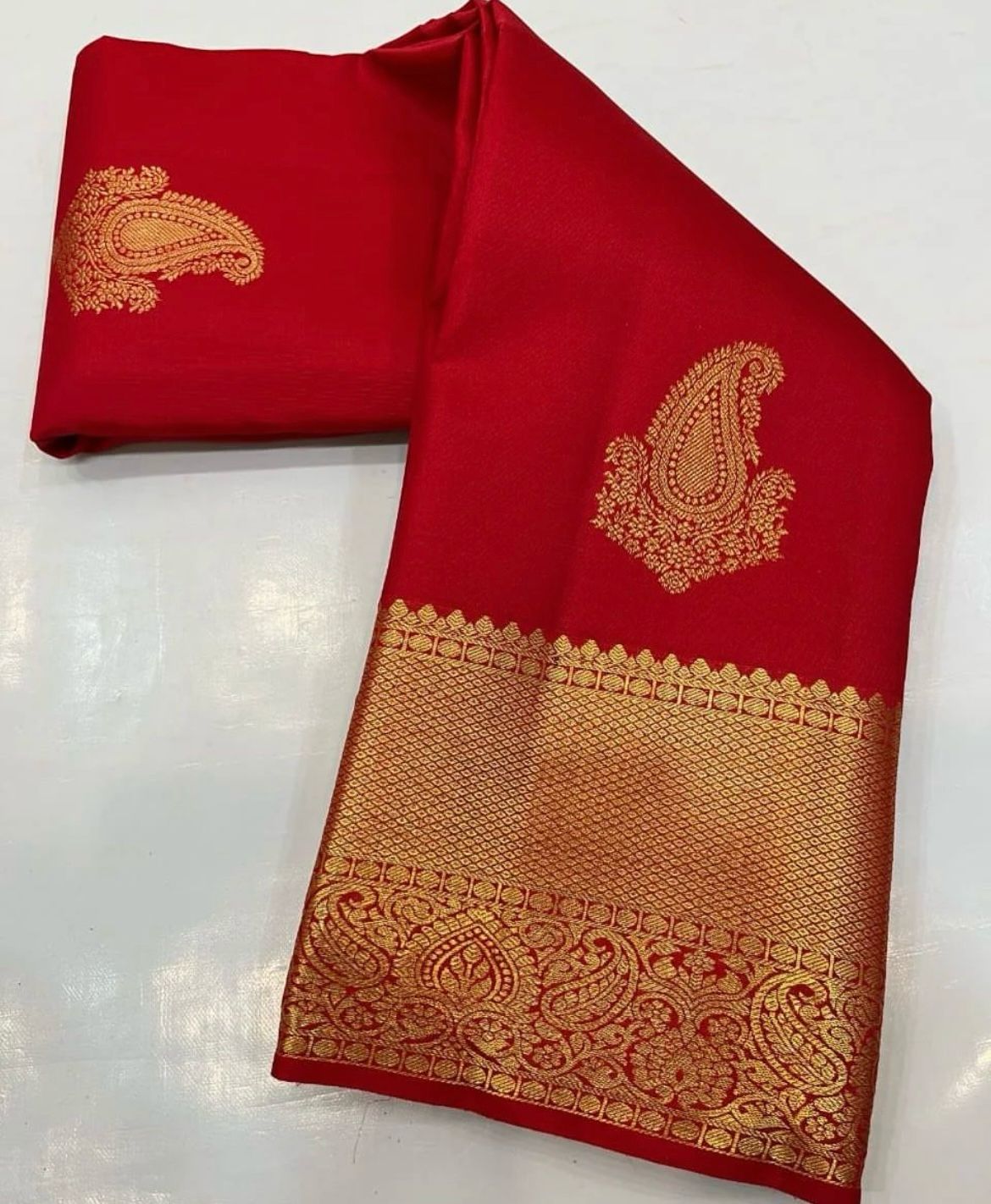 Adorable Red Soft Silk Saree With Excellent Blouse Piece