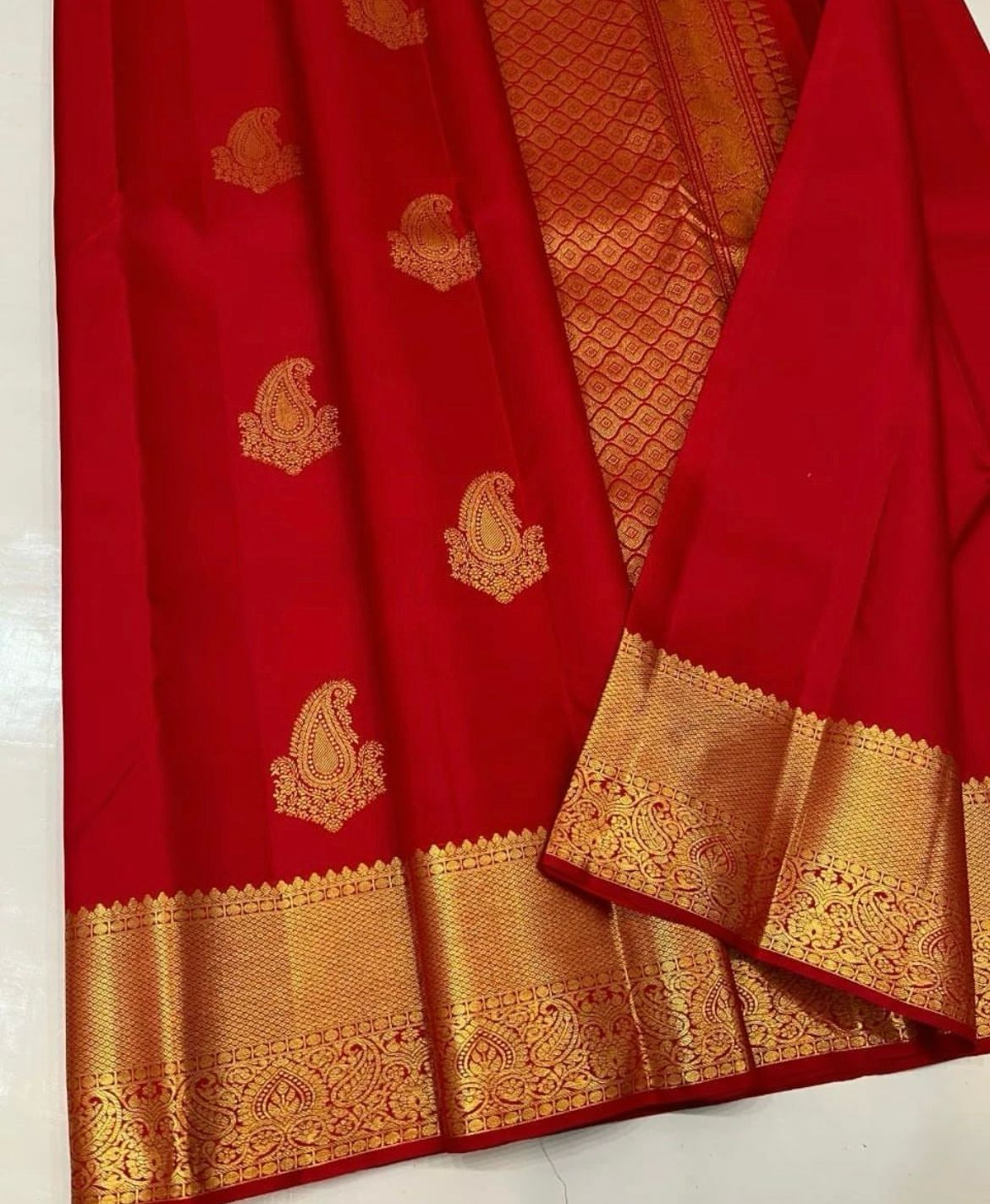 Adorable Red Soft Silk Saree With Excellent Blouse Piece