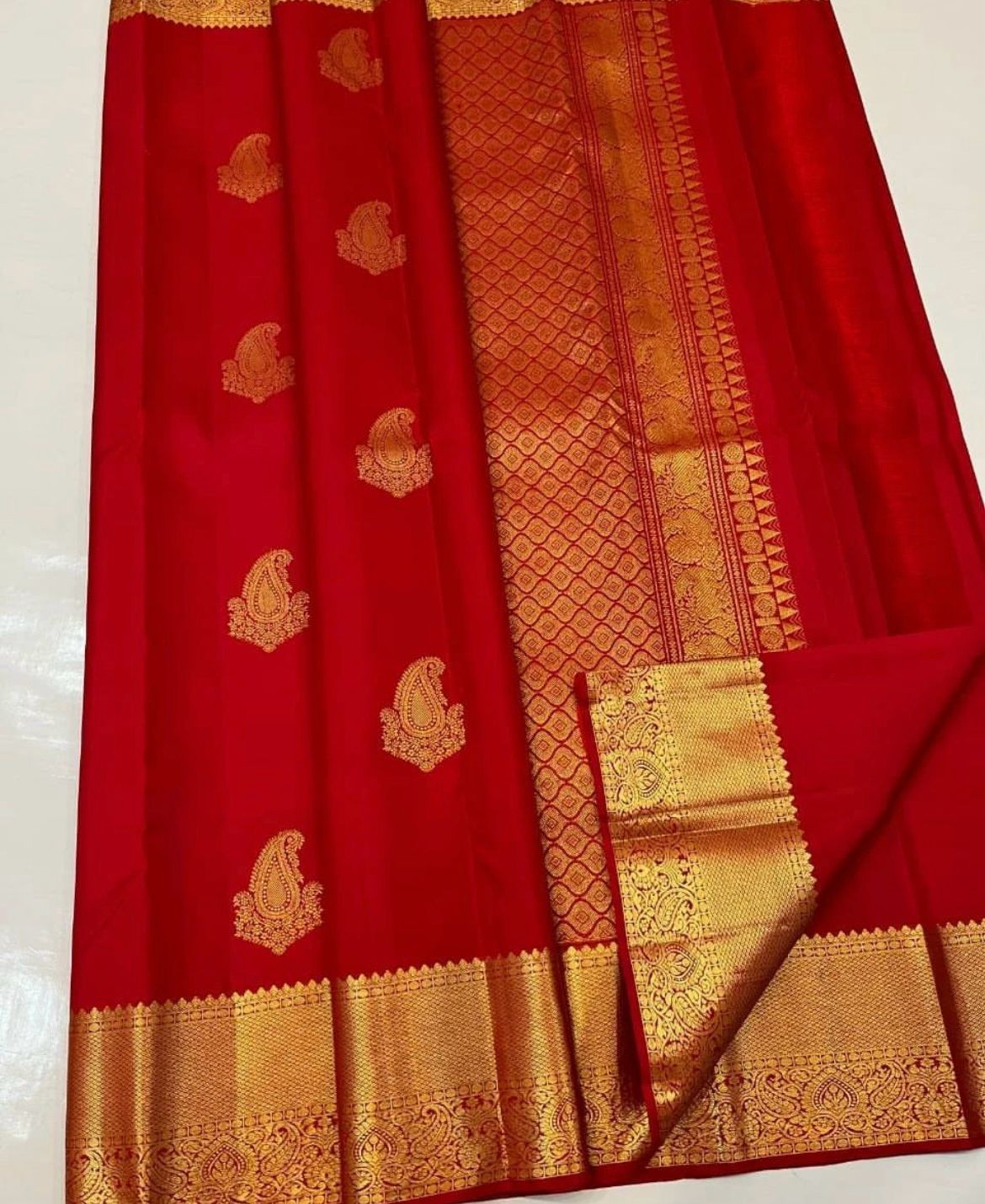 Adorable Red Soft Silk Saree With Excellent Blouse Piece