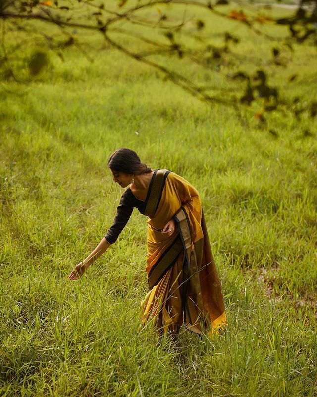 Gorgeous Yellow Soft Banarasi Silk Saree With Entrancing Blouse Piece