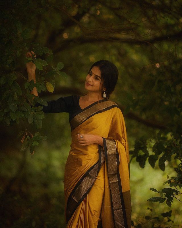 Gorgeous Yellow Soft Banarasi Silk Saree With Entrancing Blouse Piece