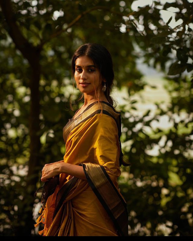 Gorgeous Yellow Soft Banarasi Silk Saree With Entrancing Blouse Piece