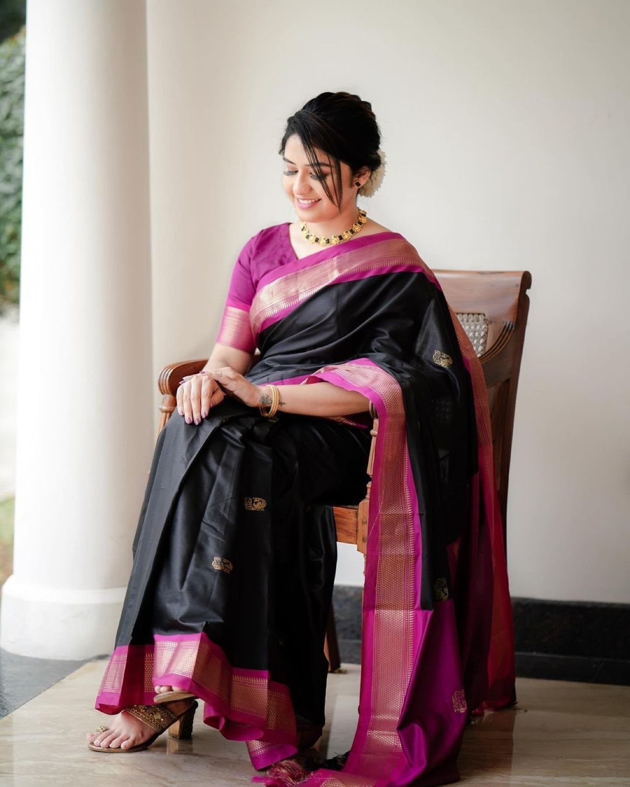 Glorious Black Soft Banarasi Silk Saree With Lissome Blouse Piece