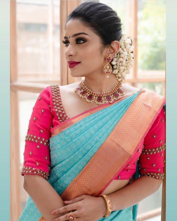 Brood Firozi Soft Silk Saree With Surreptitious Blouse Piece