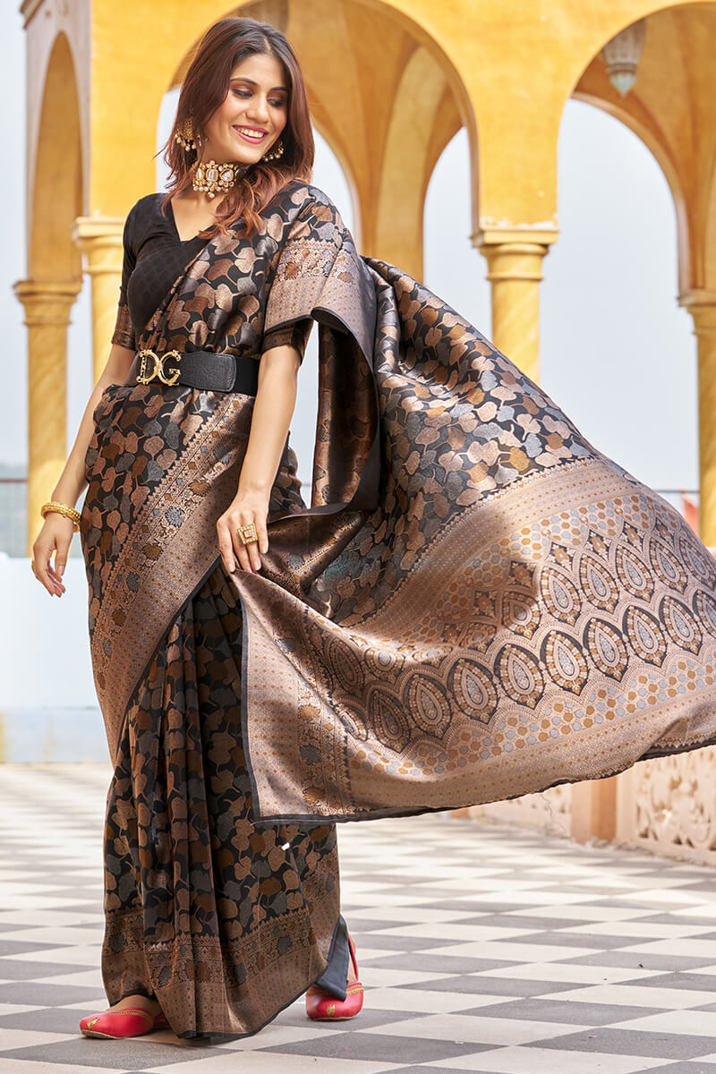 Dissemble Black Kanjivaram Silk Saree With Excellent Blouse Piece