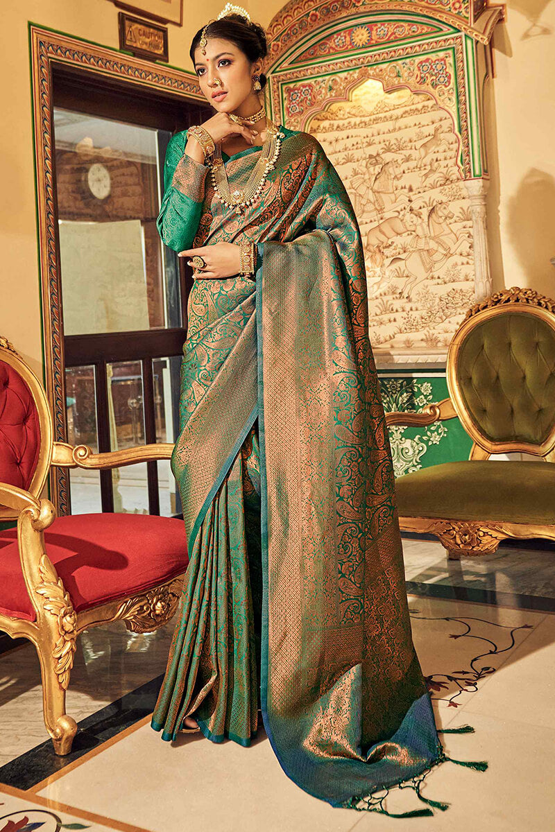 Stunner Dark Green Kanjivaram Silk Saree With Conflate Blouse Piece