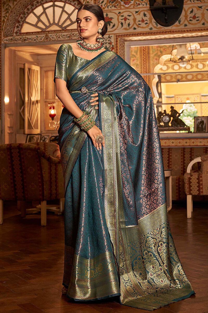 Sempiternal Rama Kanjivaram Silk Saree With Imbrication Blouse Piece