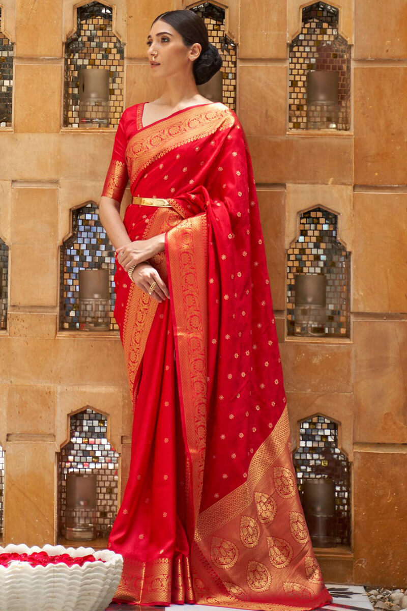 Fugacious Red Kanjivaram Silk Saree With Demure Blouse Piece