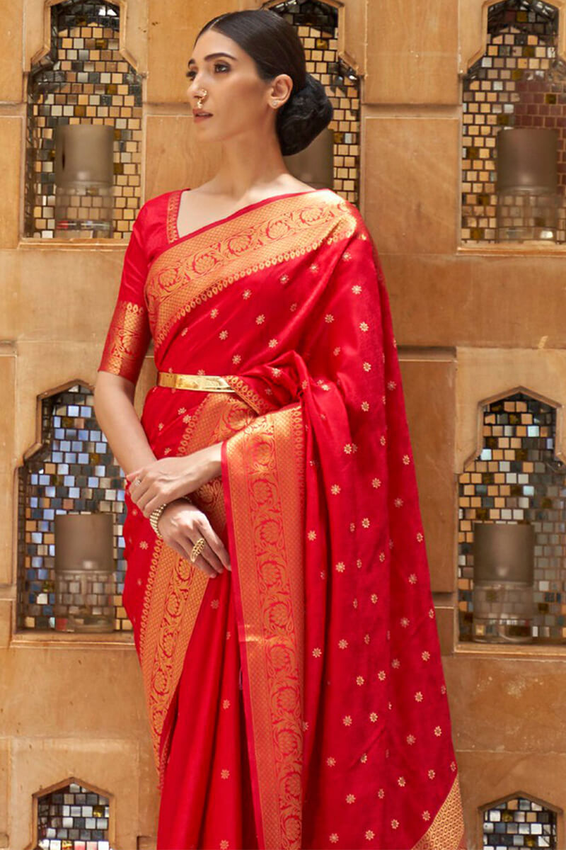 Fugacious Red Kanjivaram Silk Saree With Demure Blouse Piece