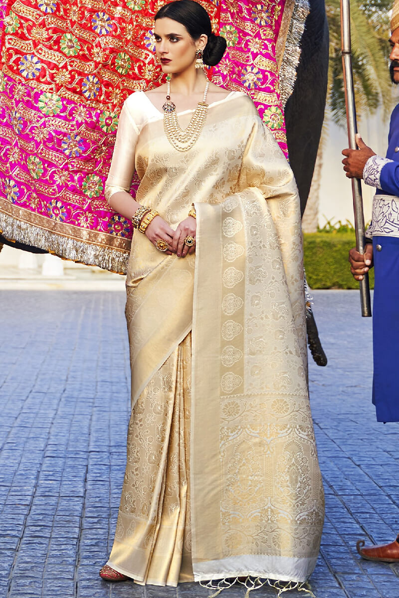 Angelic Beige Kanjivaram Silk Saree With Inspiring Blouse Piece