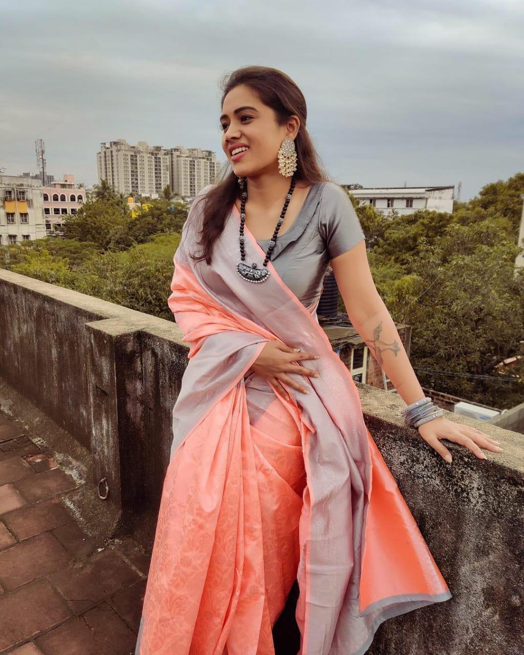 Glittering Pink Soft Silk Saree With Enigmatic Blouse Piece