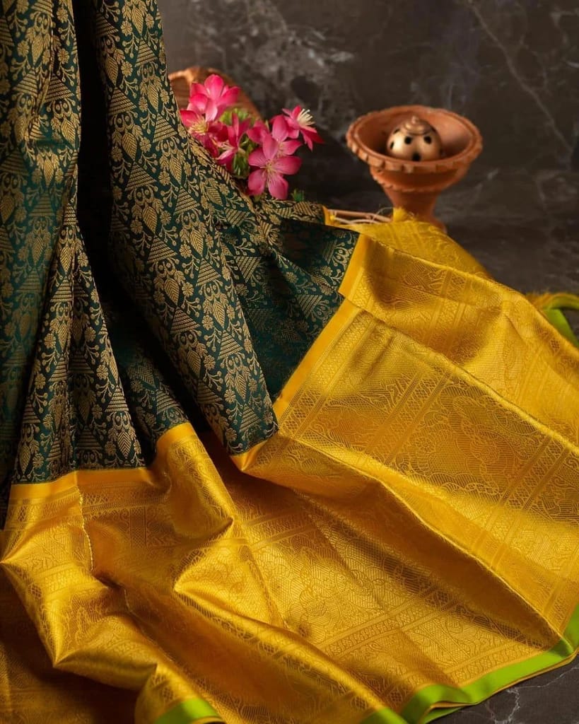 Chatoyant Green Soft Banarasi Silk Saree With Incredible Blouse Piece