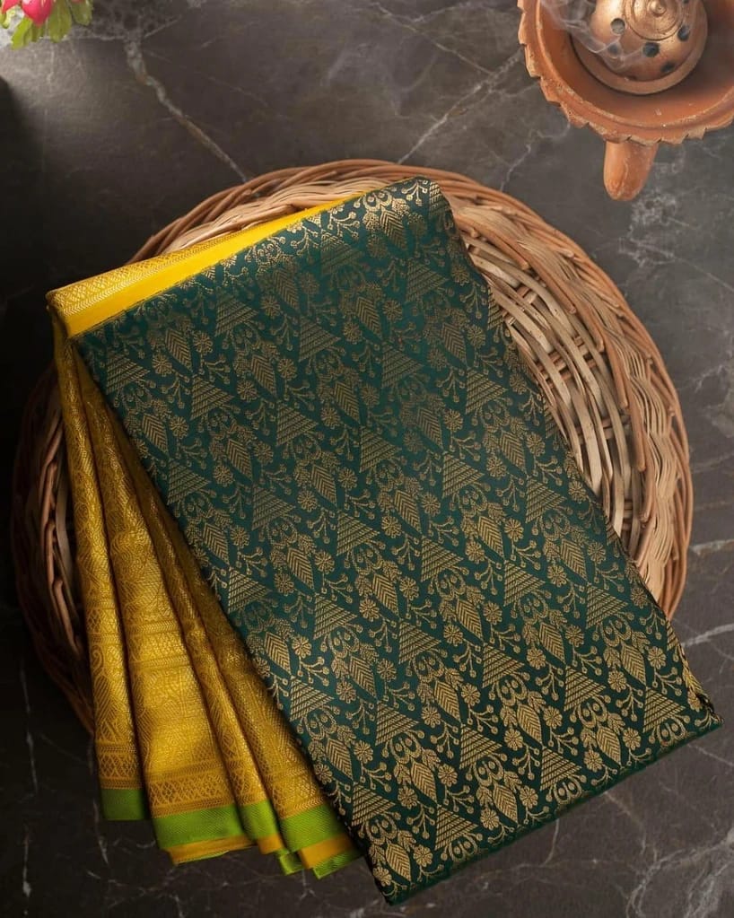 Chatoyant Green Soft Banarasi Silk Saree With Incredible Blouse Piece