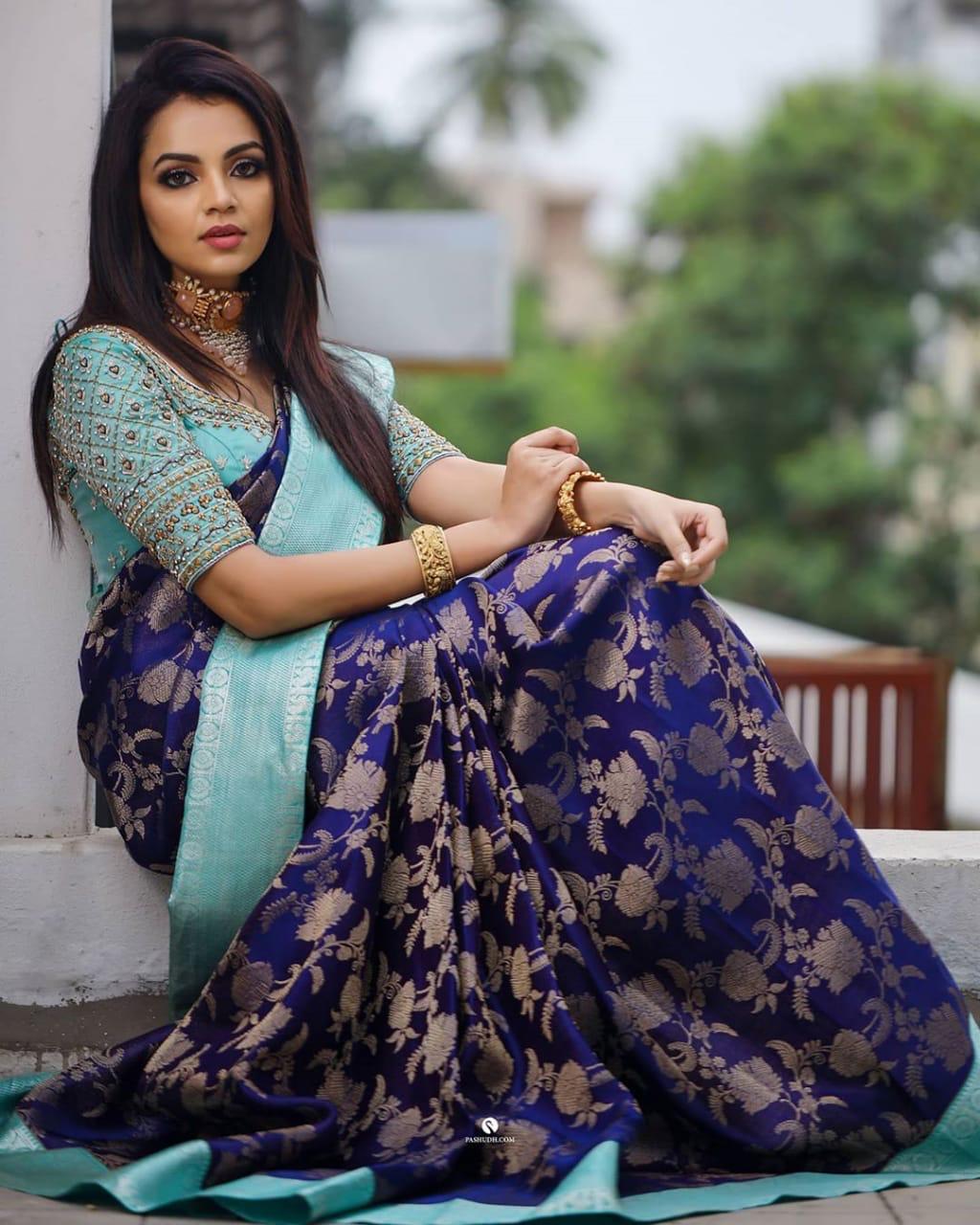 Resplendent Blue Soft Silk Saree With Exquisite Blouse Piece