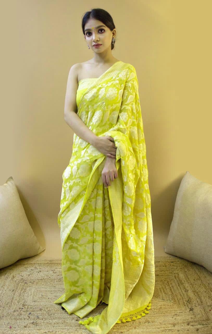 Enthralling Yellow Soft Silk Saree With Charismatic Blouse Piece