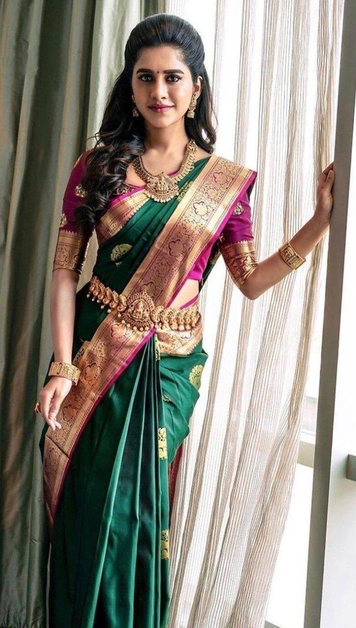 Assemblage extravagant Green Soft Silk Saree With Confounding Blouse Piece