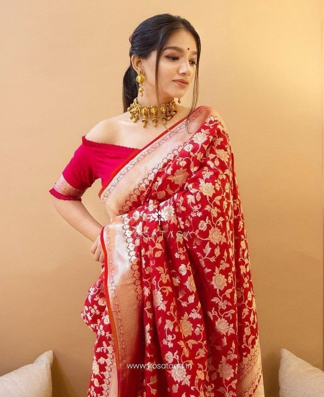 Ideal Red Soft Banarasi Silk Saree With Susurrous Blouse Piece