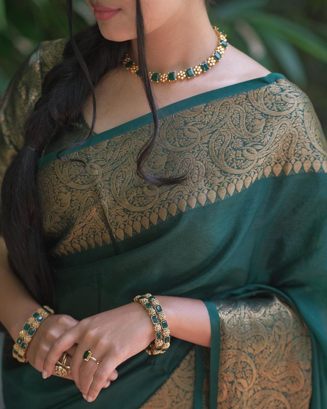 Sizzling Dark Green Soft Silk Saree With Inspiring Blouse Piece