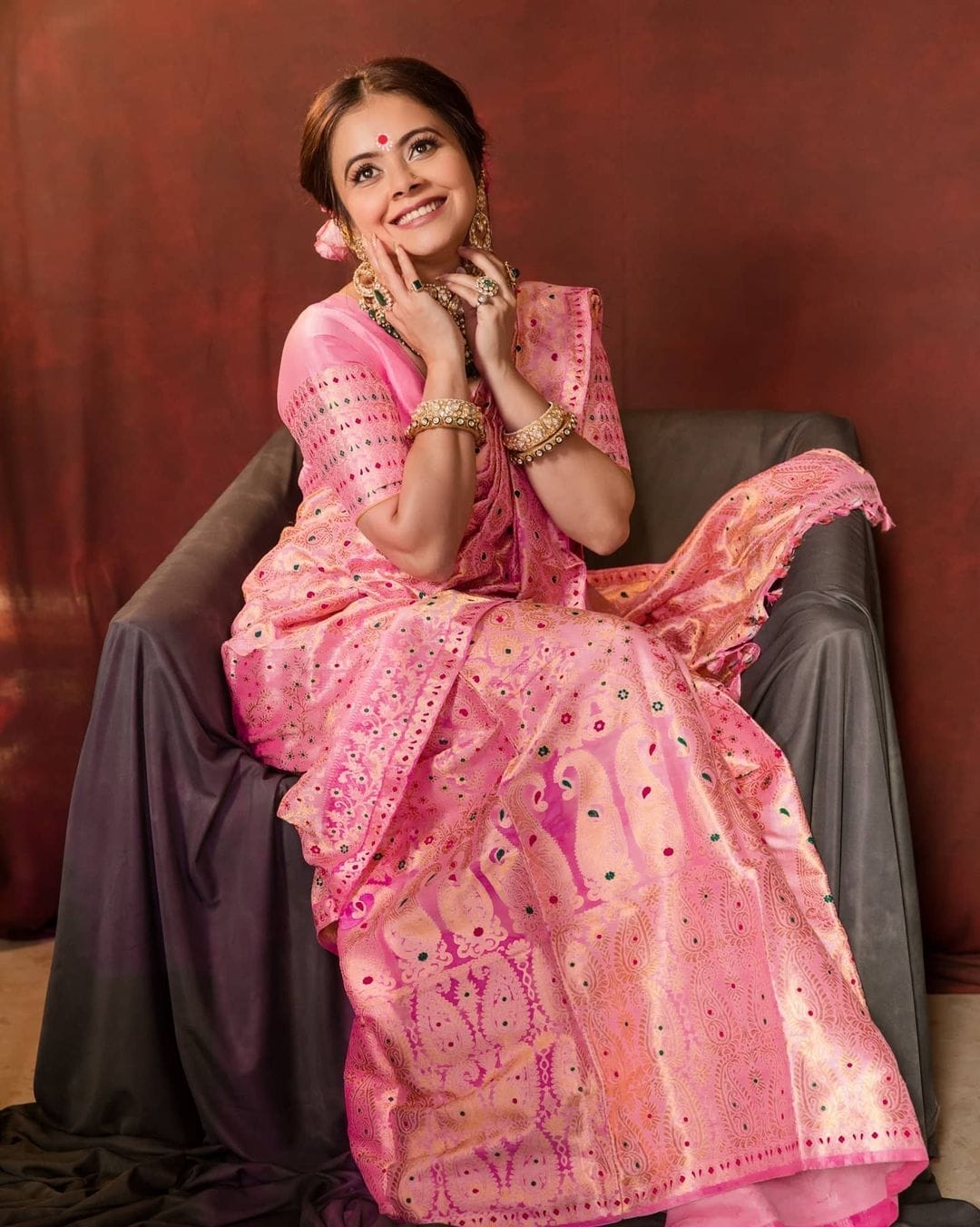 Exuberant Pink Soft Silk Saree With Supernal Blouse Piece