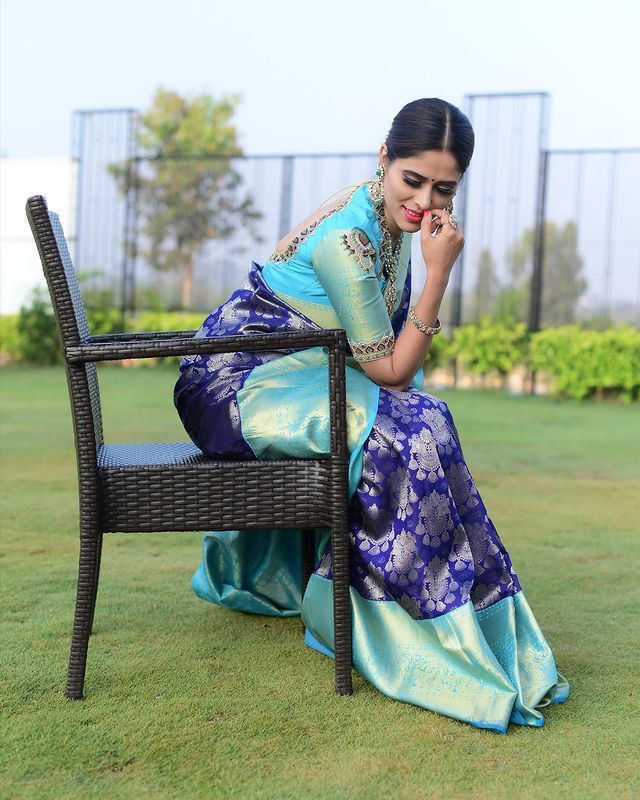 Ravishing Blue Soft Banarsi Silk Saree With Effervescent Blouse Piece