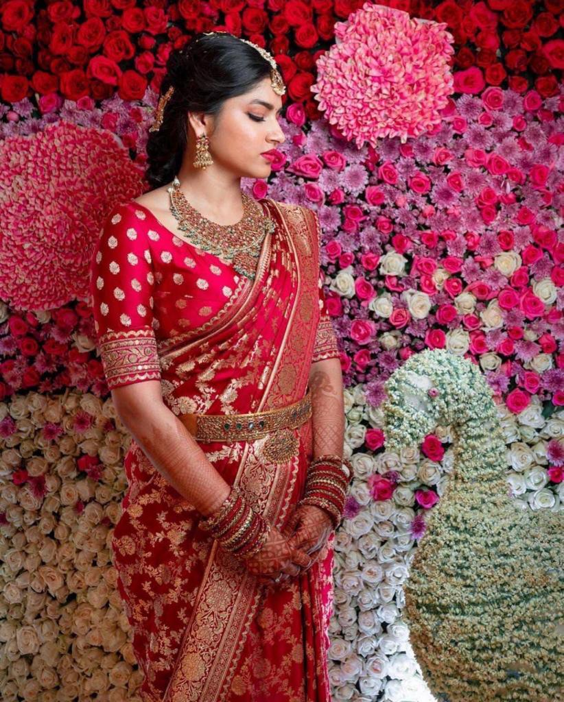 Desiring Red Soft Banarasi Silk Saree With Conflate Blouse Piece