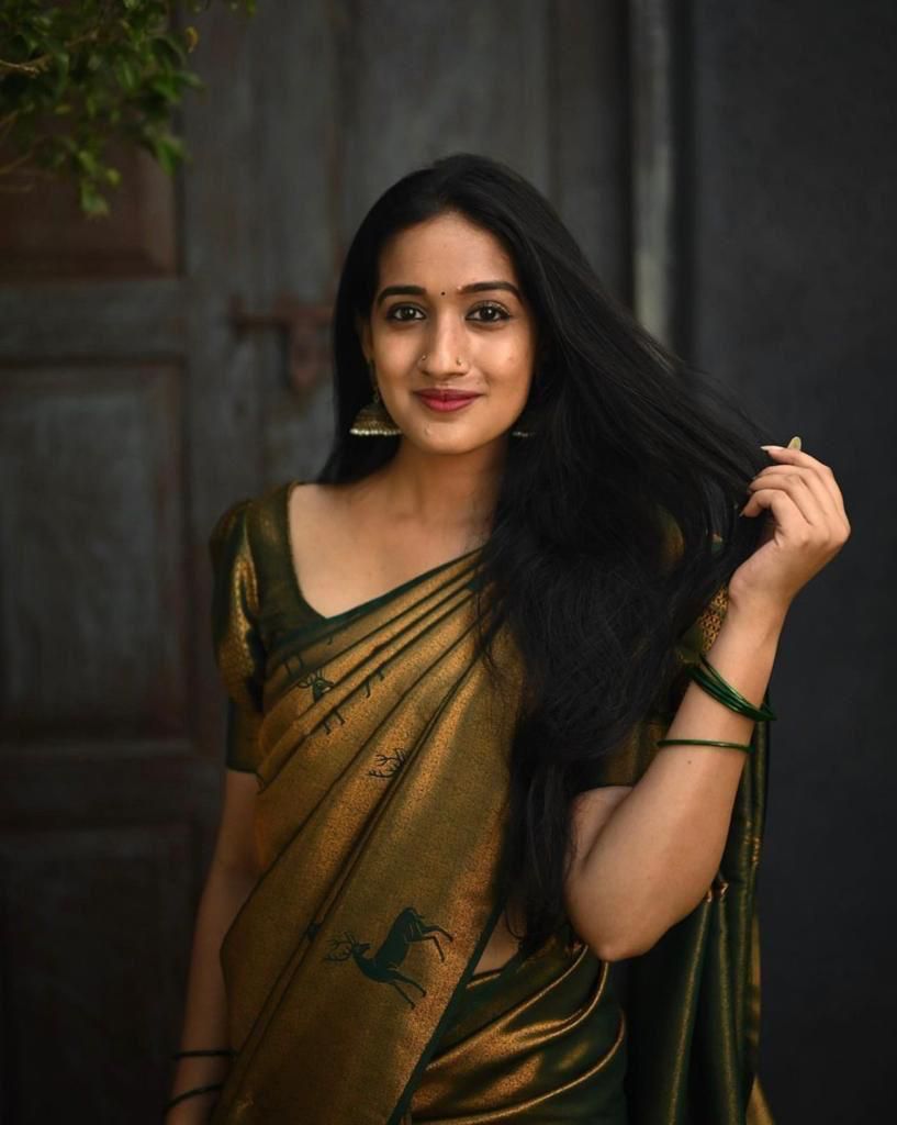 Panache Dark Green Soft Silk Saree With Sensational Blouse Piece