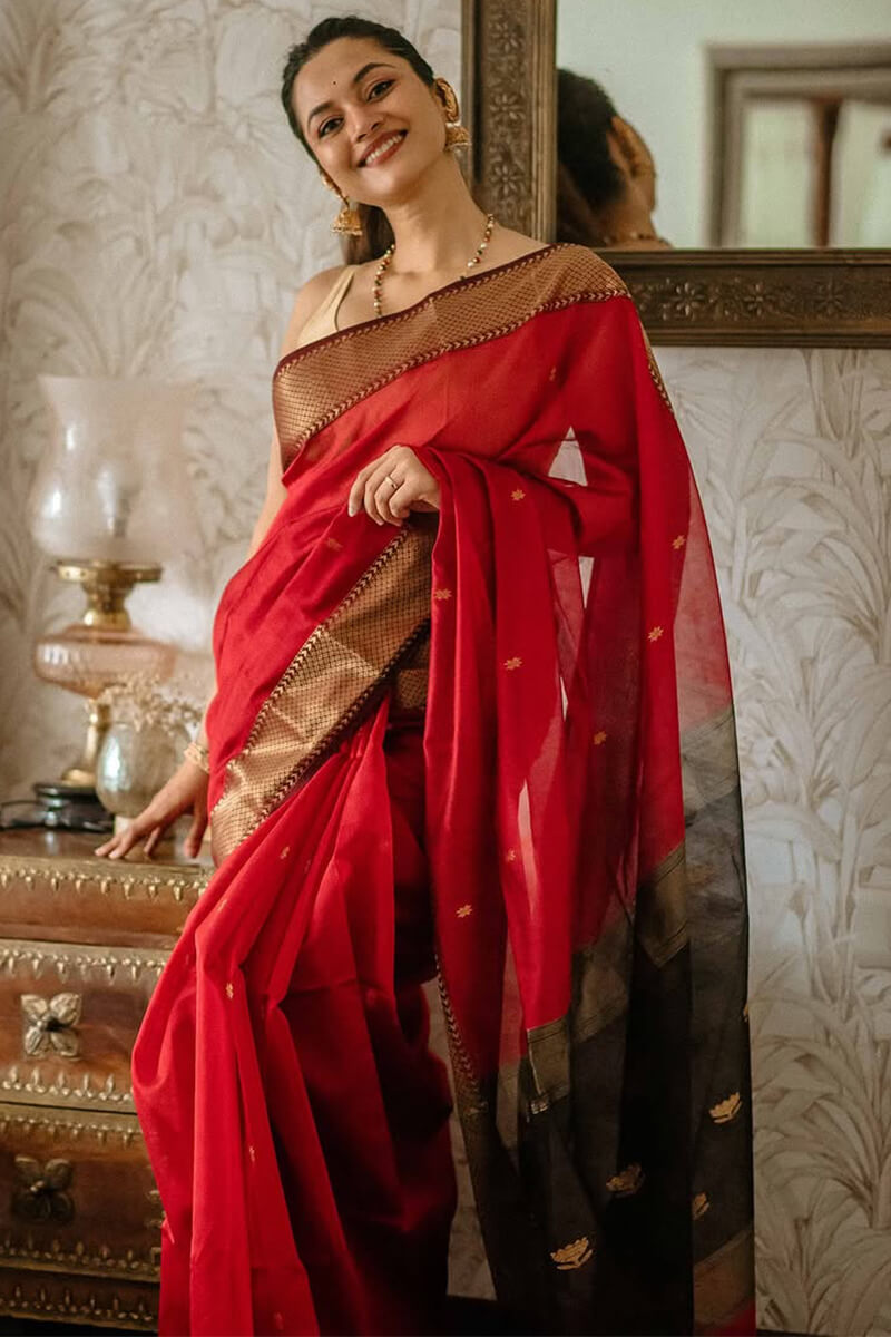 Deserving Red Cotton Silk Saree With Desirable Blouse Piece