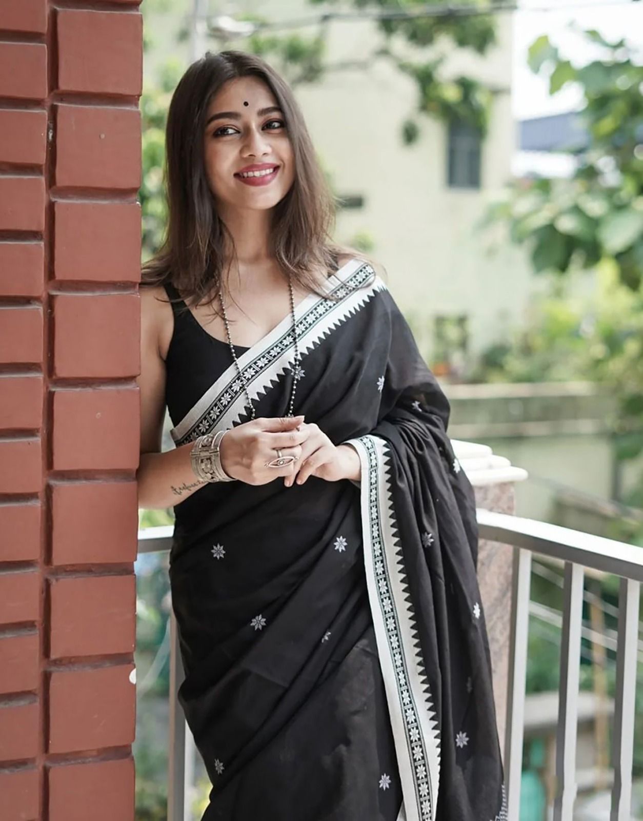 Imaginative Black Cotton Silk Saree With Vibrant Blouse Piece