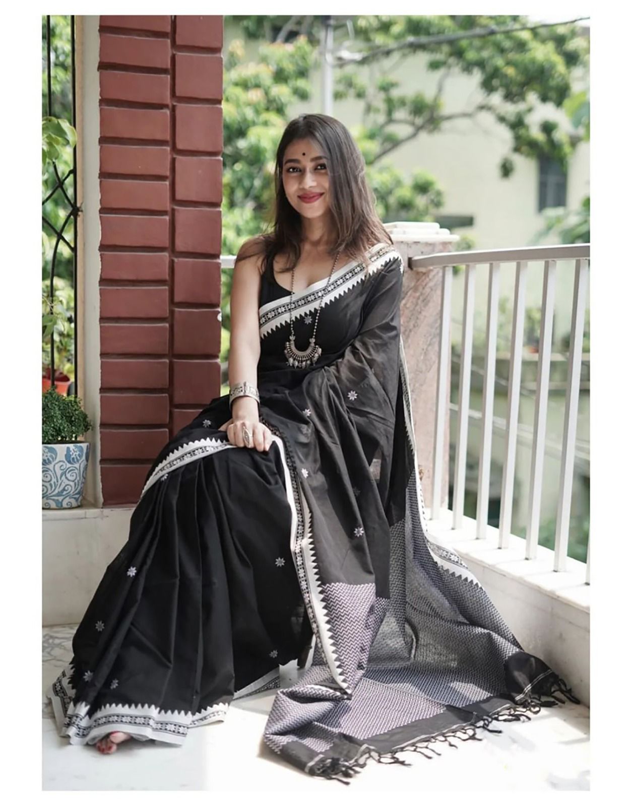 Imaginative Black Cotton Silk Saree With Vibrant Blouse Piece