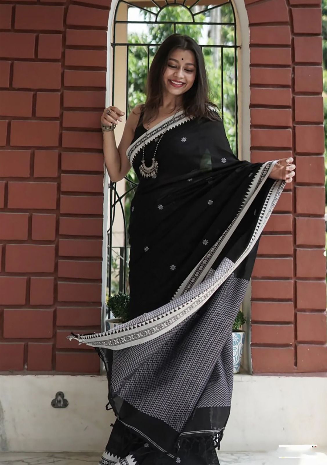 Imaginative Black Cotton Silk Saree With Vibrant Blouse Piece