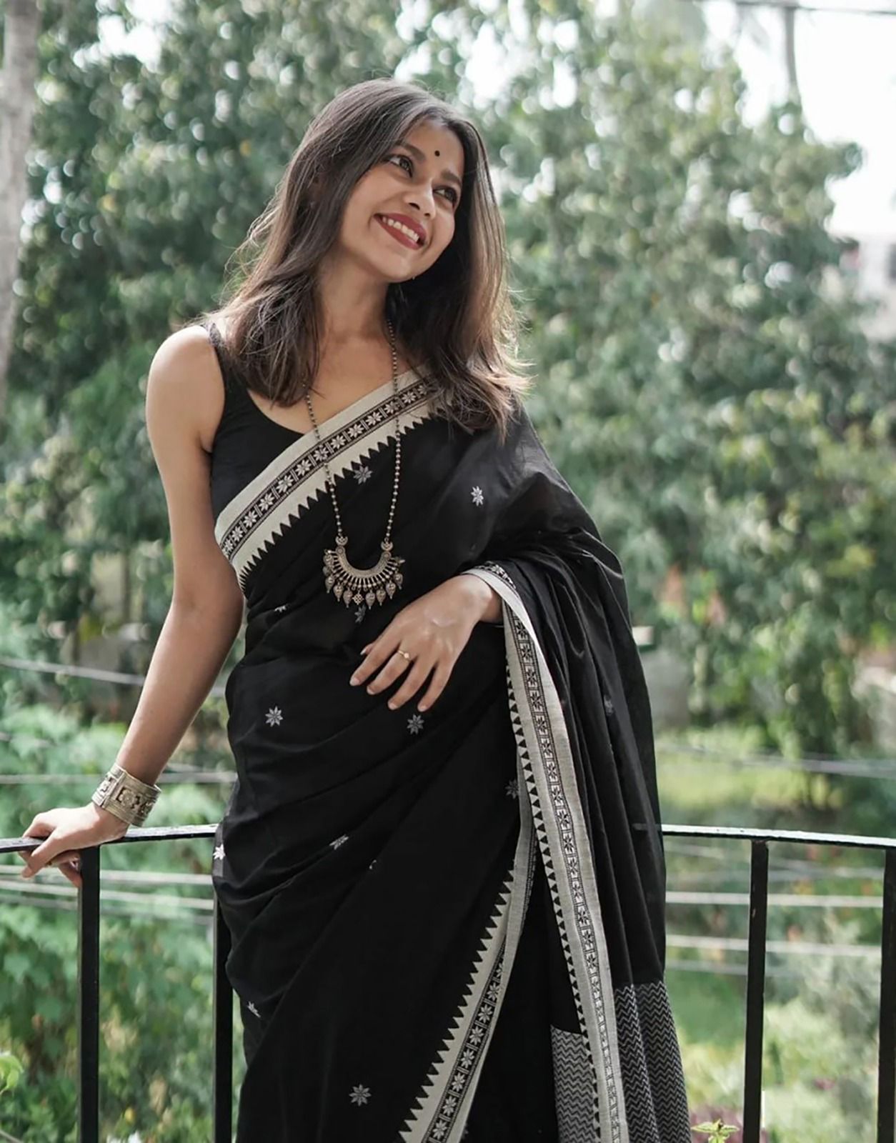 Imaginative Black Cotton Silk Saree With Vibrant Blouse Piece