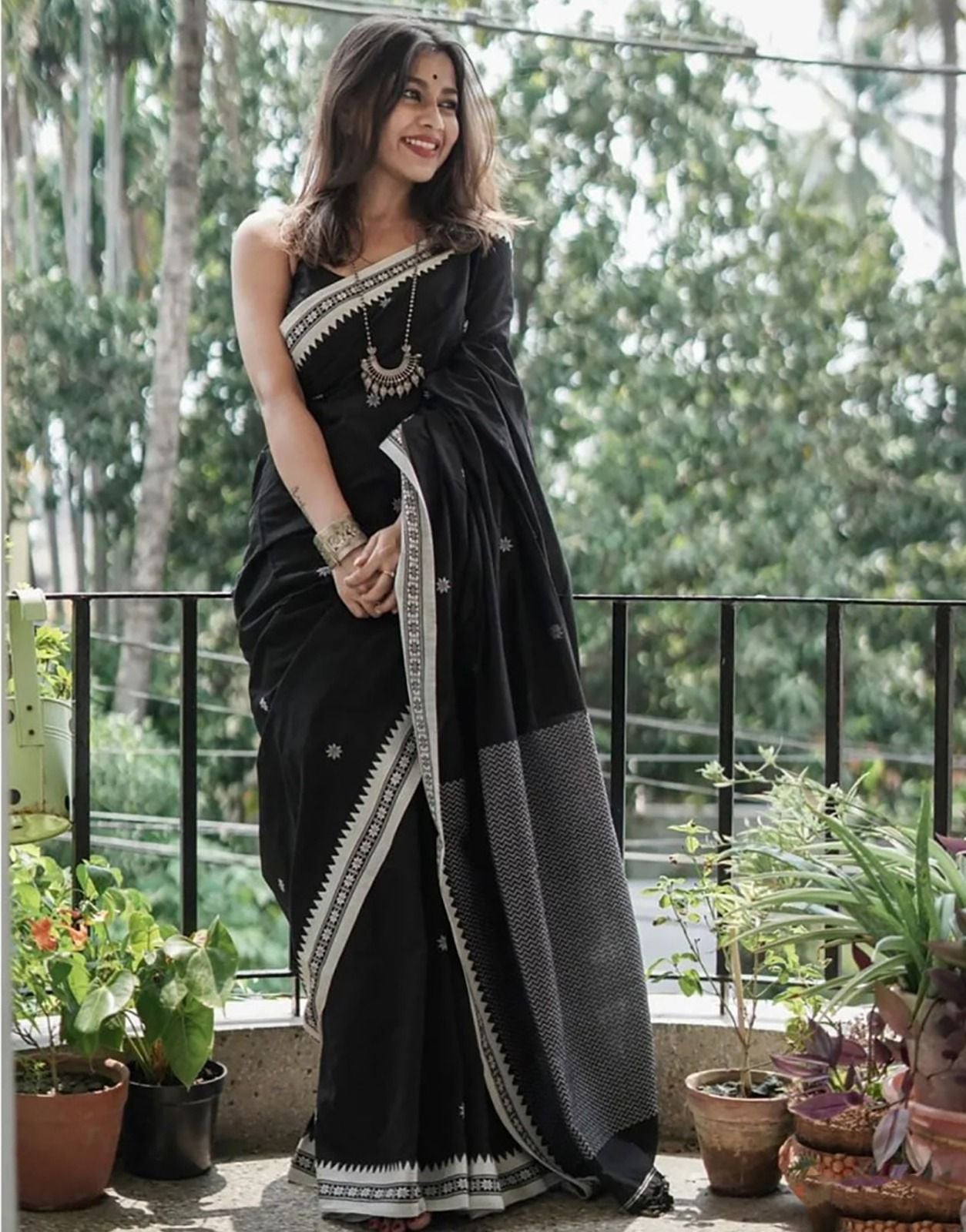 Imaginative Black Cotton Silk Saree With Vibrant Blouse Piece