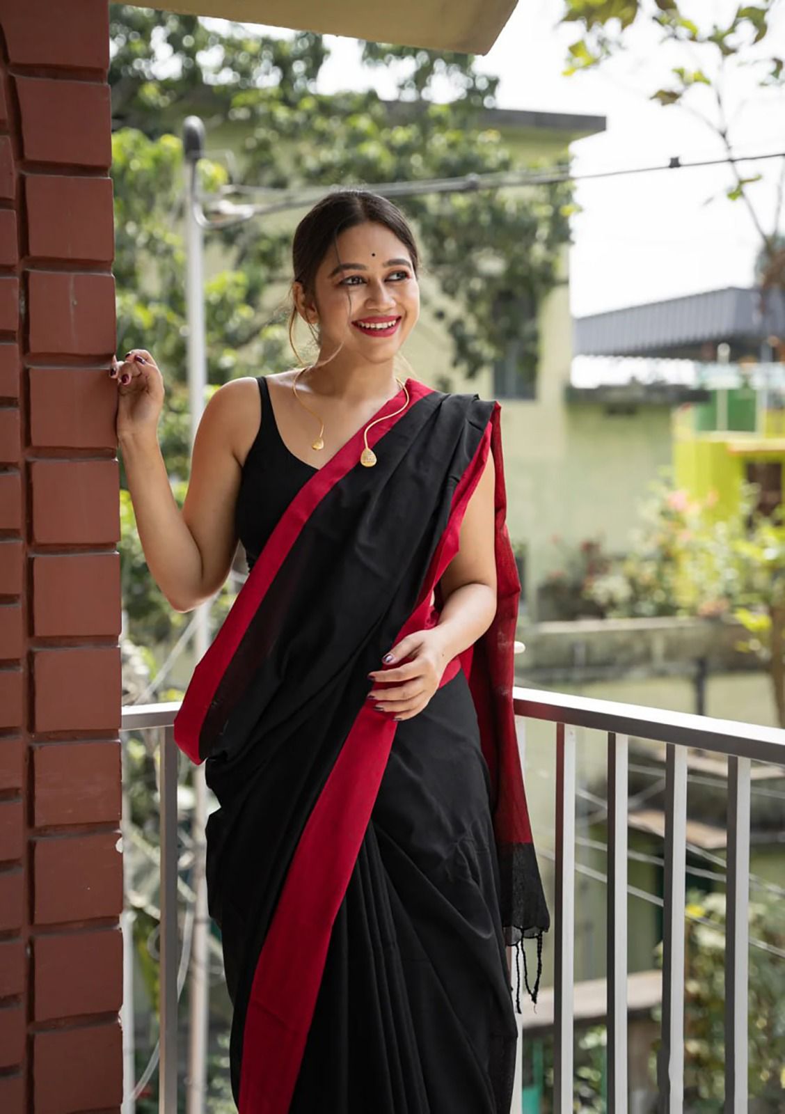 Tempting Black Cotton Silk Saree With Quixotic Blouse Piece