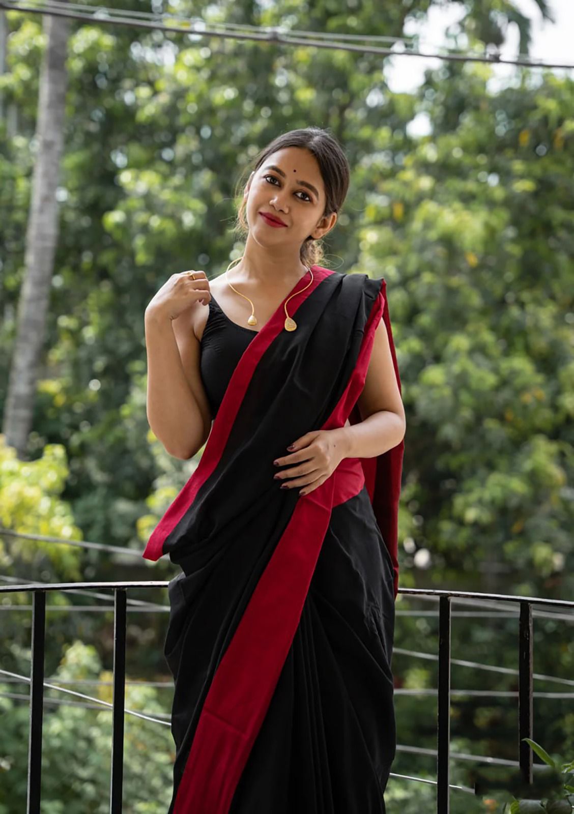 Tempting Black Cotton Silk Saree With Quixotic Blouse Piece