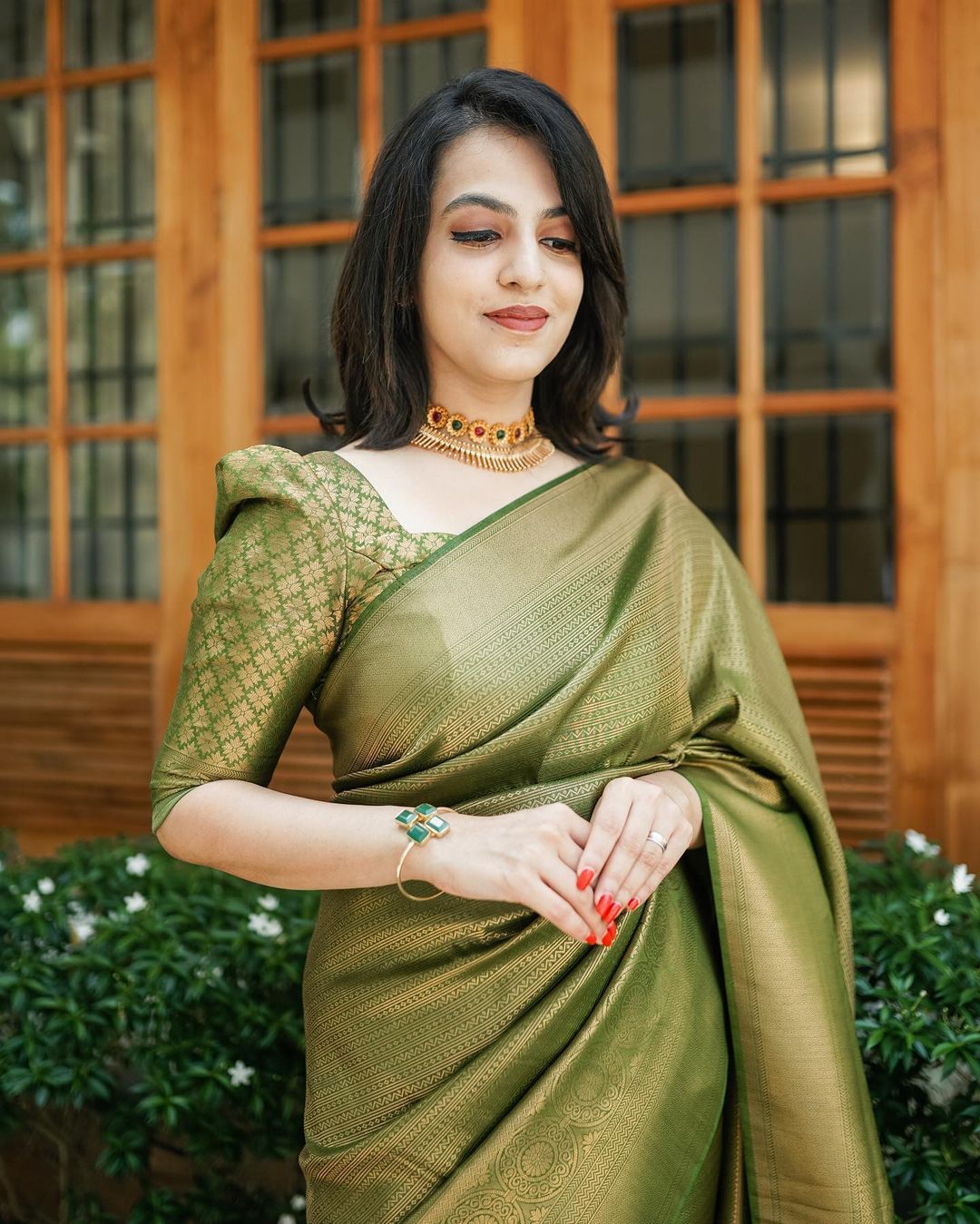 Easy on the eyes Green Soft Silk Saree With Improbable Blouse Piece