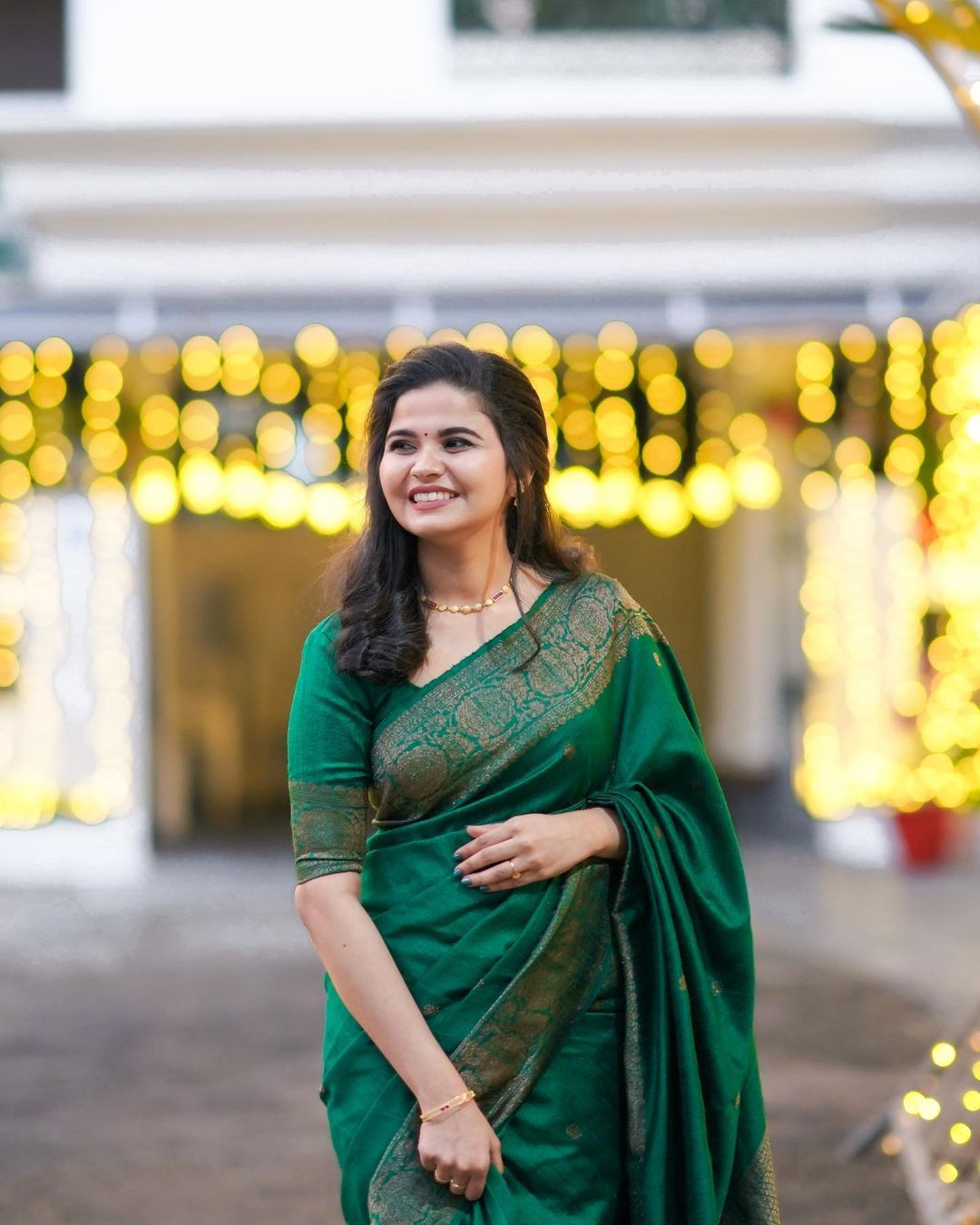 Demanding Green Soft Banarasi Silk Saree with Enticing Blouse Piece