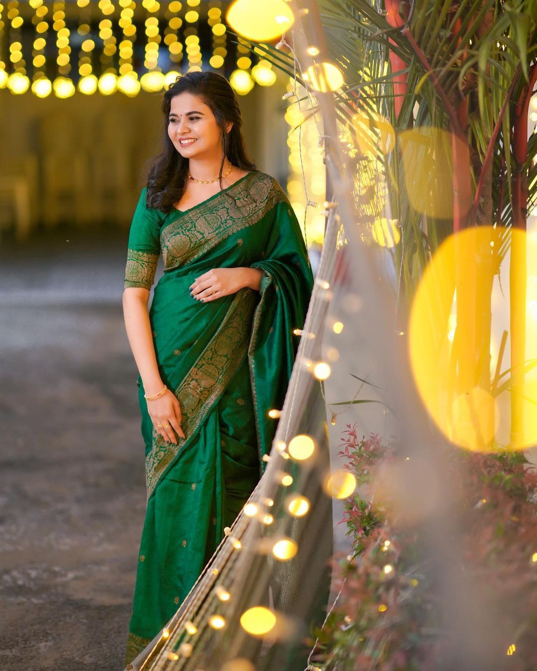 Demanding Green Soft Banarasi Silk Saree with Enticing Blouse Piece