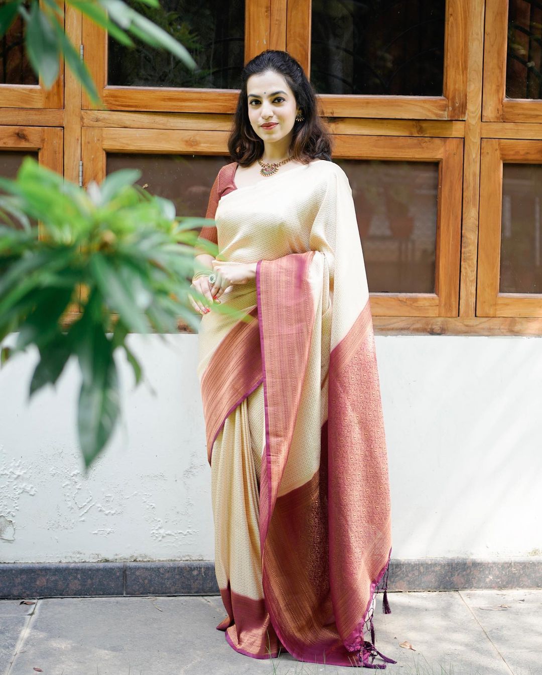 Splendiferous Beige Soft Silk Saree With Felicitous Blouse Piece