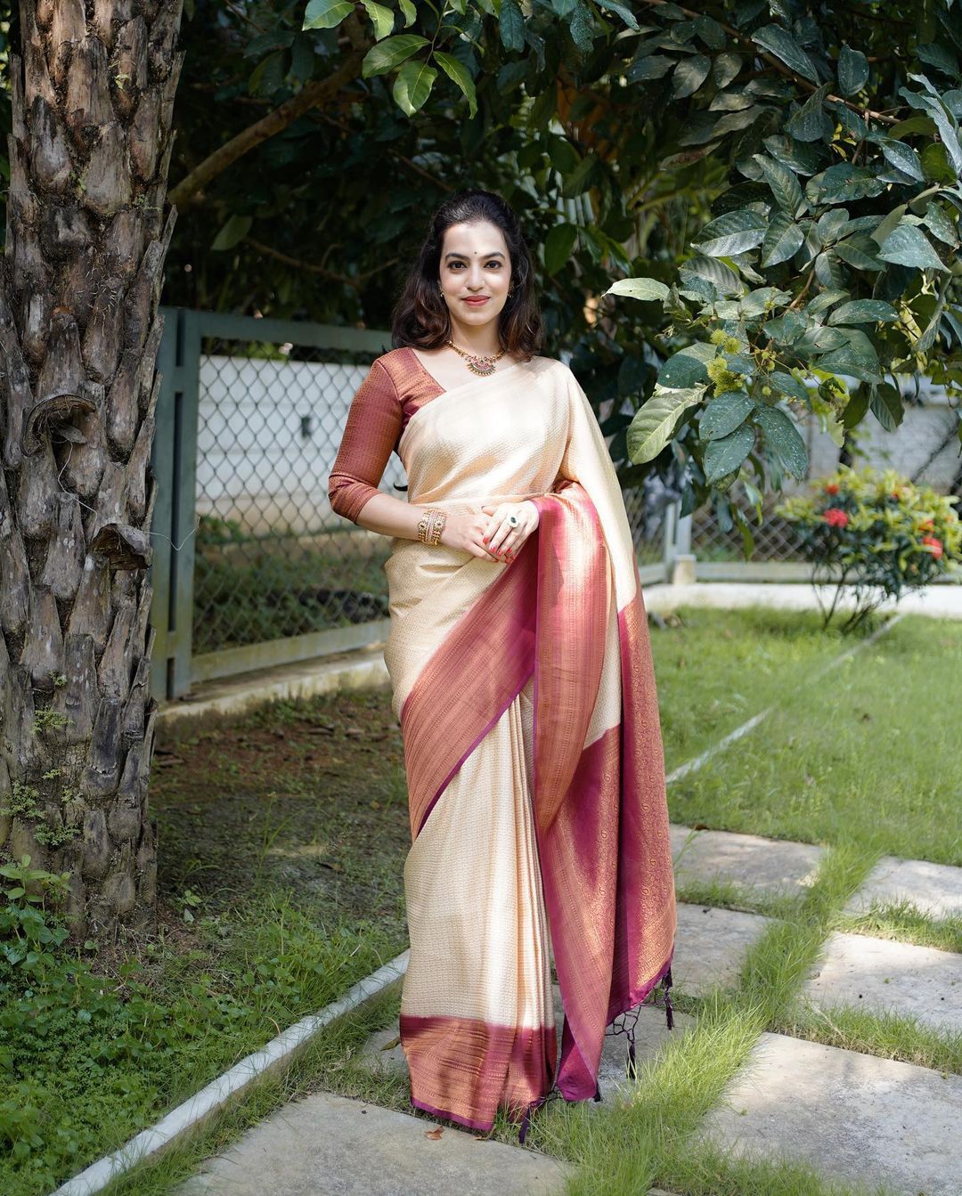 Splendiferous Beige Soft Silk Saree With Felicitous Blouse Piece