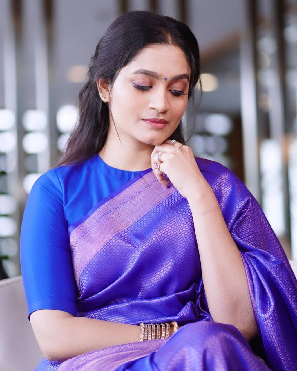 Gratifying Blue Soft Silk Saree With Amiable Blouse Piece