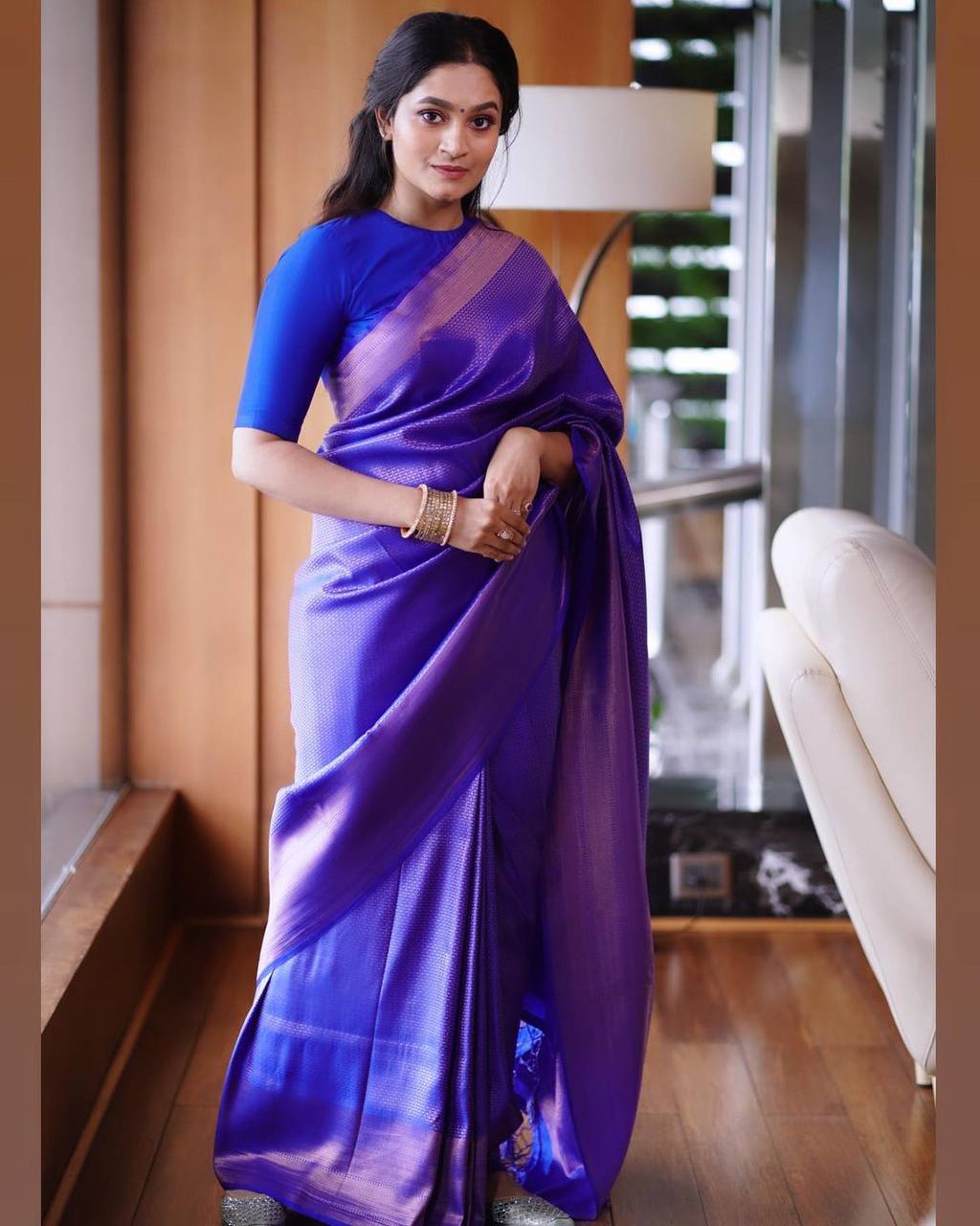 Gratifying Blue Soft Silk Saree With Amiable Blouse Piece