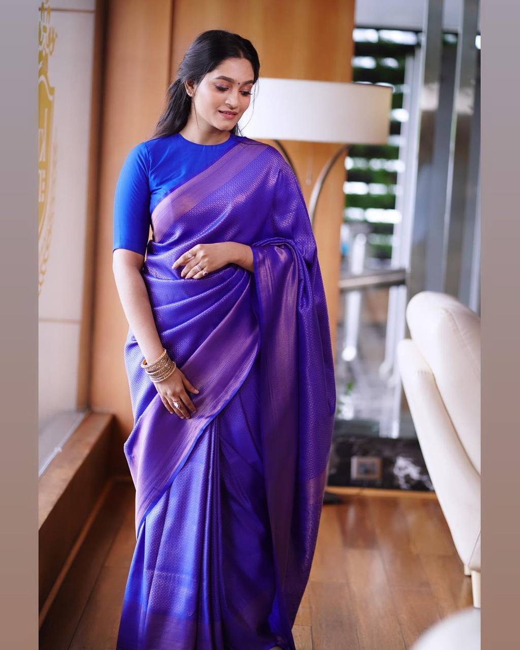 Gratifying Blue Soft Silk Saree With Amiable Blouse Piece